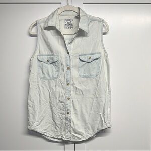 Women's Sleeveless Button Down Shirt - Light Blue